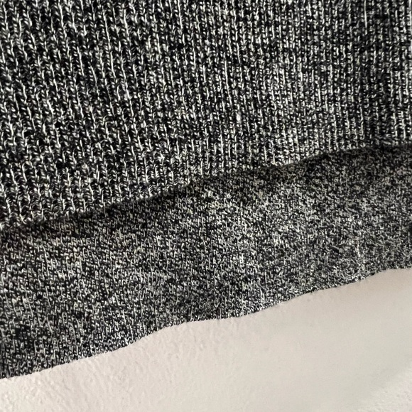 Women’s GAP Long-Sleeve Lightweight V-Neck Sweater SIZE L - PRE-OWNED - Picture 4 of 7